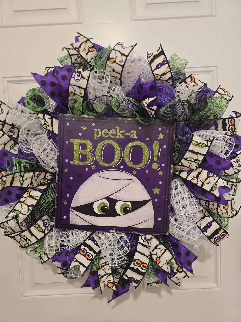 W169 – Peek-a-Boo Mummy Halloween Wreath
Handmade Halloween wreath featuring